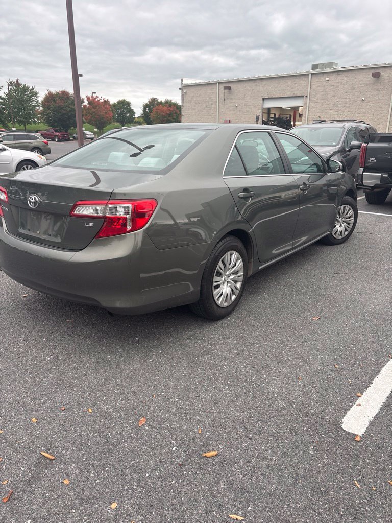 Used 2013 Toyota Camry LE FWD image 2