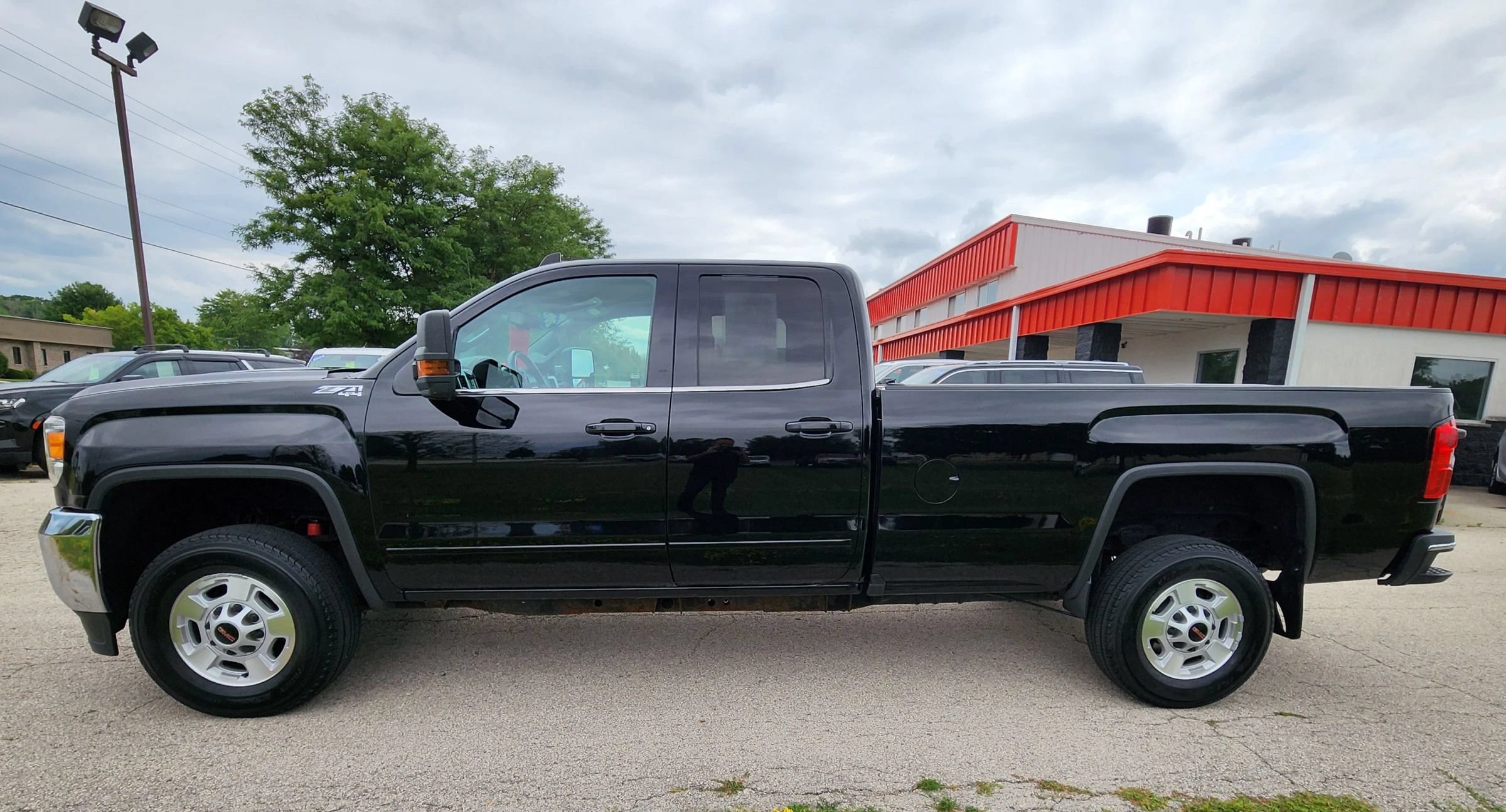 Used 2019 GMC Sierra 2500 SLE w/ Suspension Package, Off-Road AWD/4WD image 13