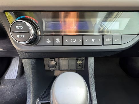 Used 2016 Toyota Corolla LE image 21