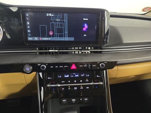 Used 2024 Kia Carnival EX FWD image 22