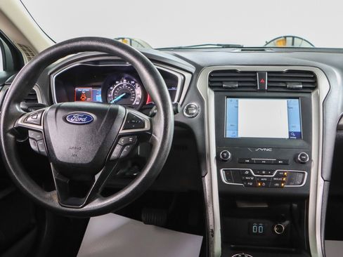 Used 2020 Ford Fusion SE image 17