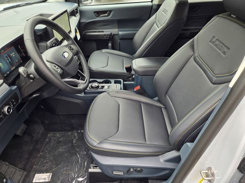 New 2026 Ford Maverick Lobo image 8