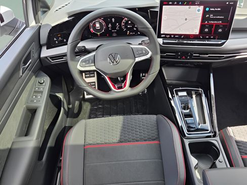 New 2026 Volkswagen Golf SE FWD image 11