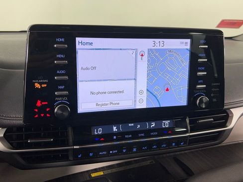 Used 2023 Toyota Sienna Limited image 20