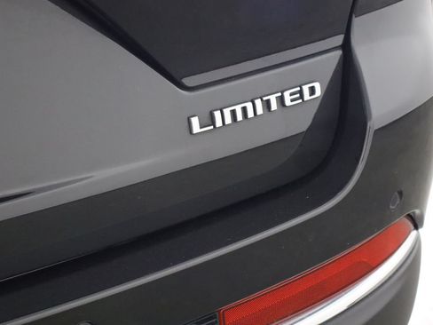 Used 2023 Jeep Grand Cherokee Limited AWD/4WD image 43