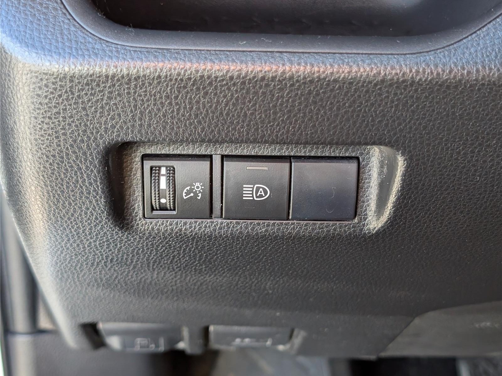 Used 2019 Toyota RAV4 LE w/ Carpet Mat Package AWD/4WD image 20