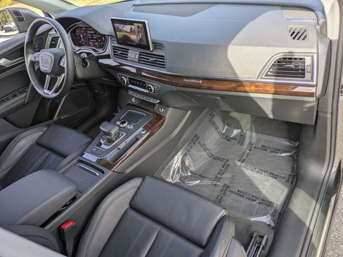 Used 2019 Audi Q5 Prestige w/ Prestige Package image 29