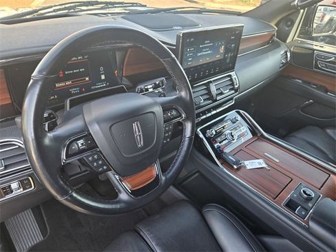 Used 2024 Lincoln Navigator Reserve image 11