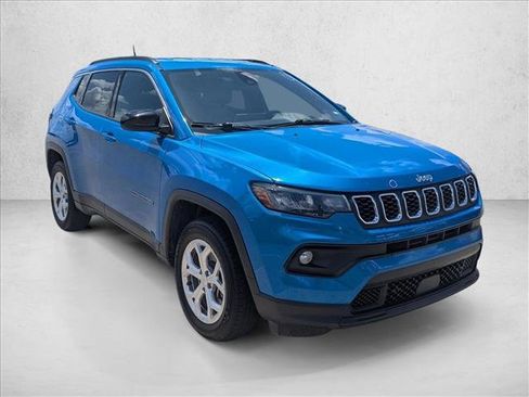 Used 2024 Jeep Compass Latitude AWD/4WD image 3