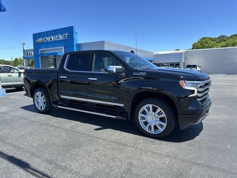 Used 2024 Chevrolet Silverado 1500 High Country w/ High Country Premium Package AWD/4WD image 1