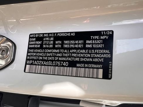 Used 2025 Porsche Macan Electric w/ Premium Package RWD image 40