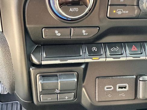 Used 2021 Chevrolet Silverado 1500 LT image 24