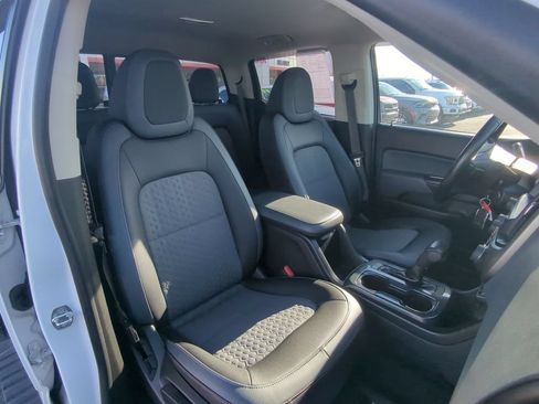 Used 2018 Chevrolet Colorado Z71 AWD/4WD image 25