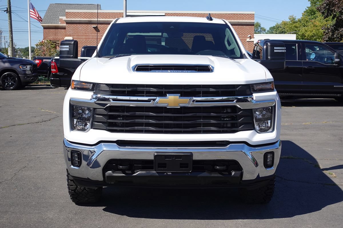 Used 2025 Chevrolet Silverado 2500 LT w/ Convenience Package AWD/4WD image 4
