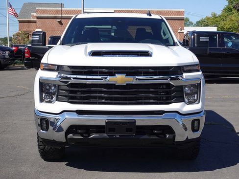 Used 2025 Chevrolet Silverado 2500 LT w/ Convenience Package AWD/4WD image 4