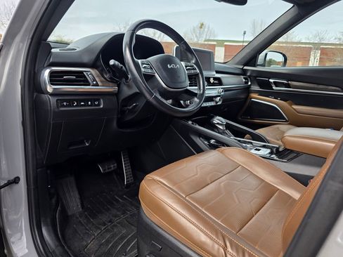 Used 2022 Kia Telluride SX w/ SX Prestige Package image 11
