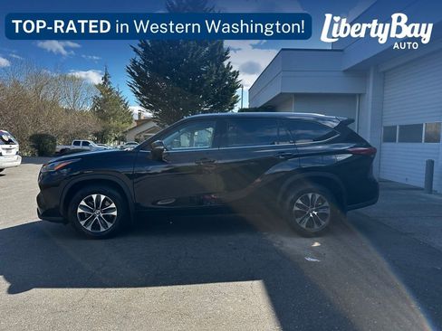 Used 2021 Toyota Highlander XLE AWD/4WD image 9