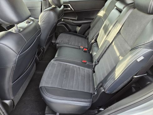 Used 2024 Mitsubishi Outlander 4WD Plug-In Hybrid image 11