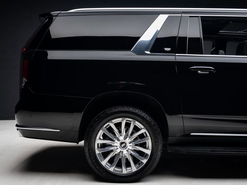Used 2023 Cadillac Escalade ESV Premium Luxury w/ LPO, Floor Liner Package AWD/4WD image 36