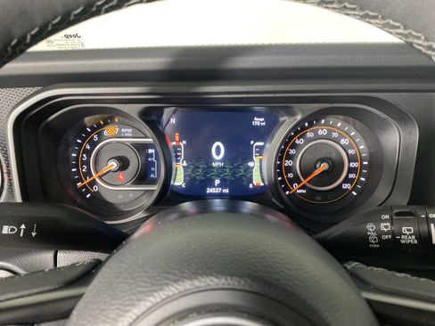Used 2025 Jeep Wrangler Unlimited Rubicon w/ Convenience Group AWD/4WD image 20