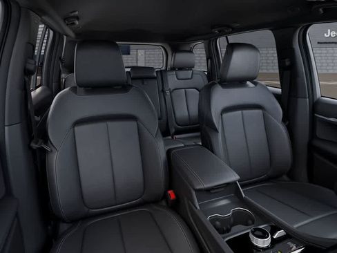 Used 2025 Jeep Grand Cherokee Limited AWD/4WD image 16