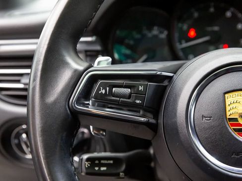 Used 2022 Porsche Macan image 30