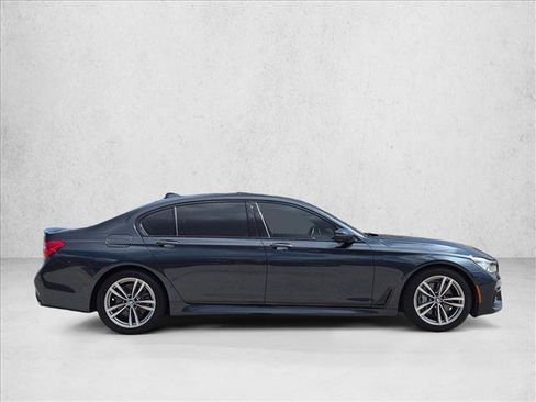 Used 2017 BMW 740i RWD image 4