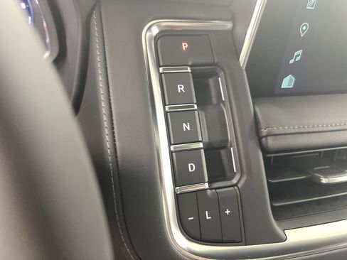 Used 2023 Chevrolet Tahoe Z71 w/ Luxury Package image 17