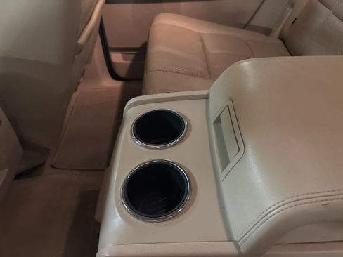 Used 2010 Lincoln Navigator L Base image 12