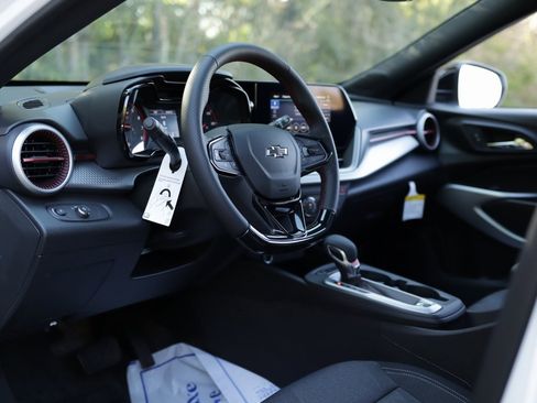 New 2025 Chevrolet Trax RS w/ Sunroof Package image 9