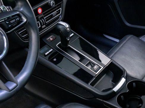 Certified 2022 Porsche Macan S w/ Premium Package Plus image 13