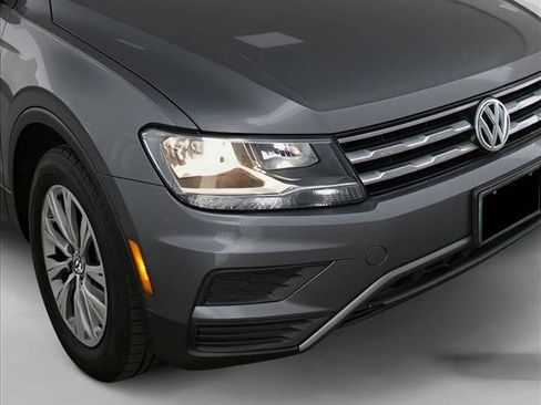 Used 2018 Volkswagen Tiguan S image 2