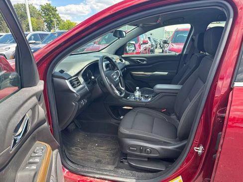 Used 2023 GMC Acadia SLE w/ Driver Convenience Package FWD image 9