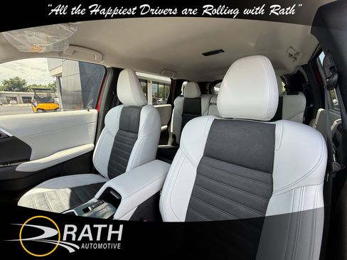 New 2025 Mitsubishi Outlander SE image 13