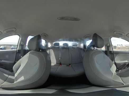 Used 2025 Kia K4 LXS image 41