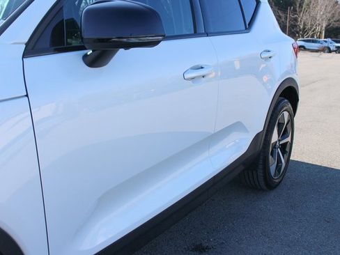 Used 2025 Volvo XC40 B5 Plus image 47