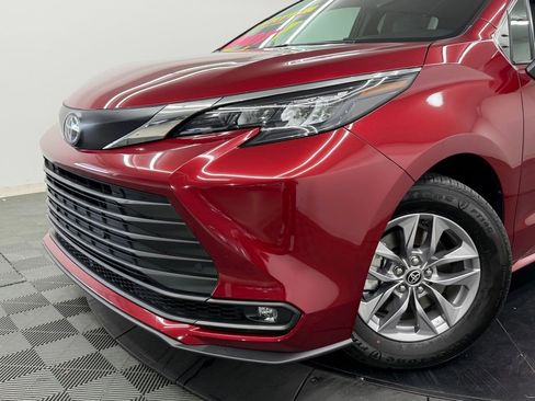 Used 2026 Toyota Sienna XLE FWD image 4