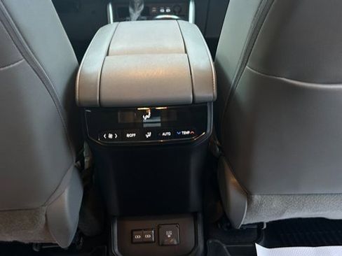 Used 2023 Toyota Highlander Limited image 61