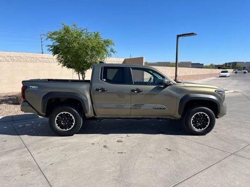 Used 2025 Toyota Tacoma TRD Off-Road image 5