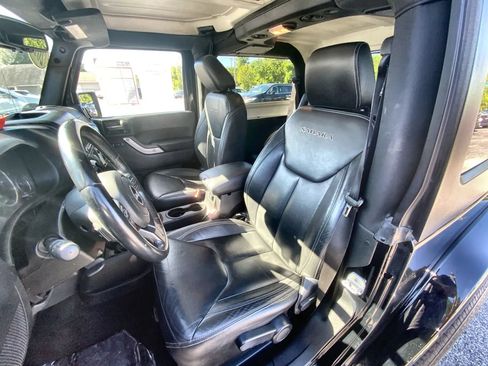 Used 2016 Jeep Wrangler Sahara w/ Connectivity Group AWD/4WD image 13