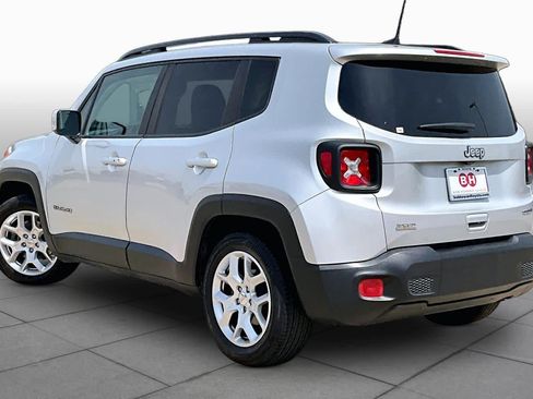 Used 2018 Jeep Renegade Latitude FWD image 12