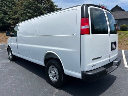 New 2026 Chevrolet Express 2500 Extended RWD image 11