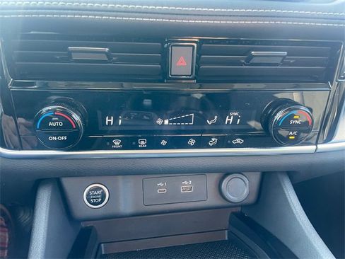 Used 2023 Nissan Rogue SV image 24