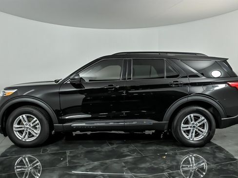 Used 2022 Ford Explorer XLT w/ Equipment Group 202A AWD/4WD image 6