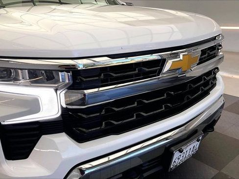 Used 2025 Chevrolet Silverado 1500 LT AWD/4WD image 30