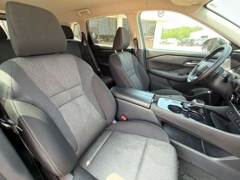 Used 2025 Nissan Rogue SV FWD image 28