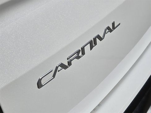 Certified 2024 Kia Carnival LX image 16