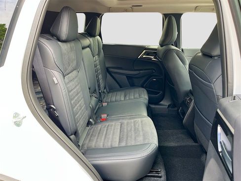 New 2025 Mitsubishi Outlander AWD image 29