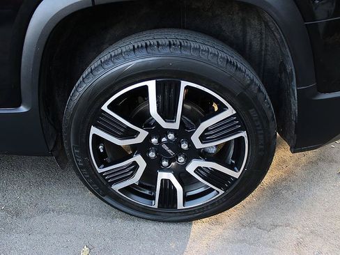 Used 2021 GMC Acadia SLT w/ Elevation Edition FWD image 9