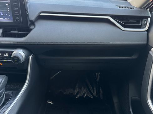 Used 2019 Toyota RAV4 XLE w/ Carpet Mat Package AWD/4WD image 30
